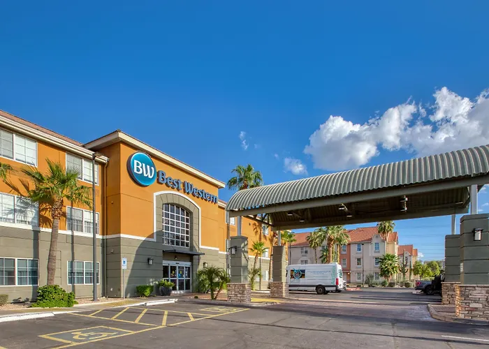 Western North Hotel 3*